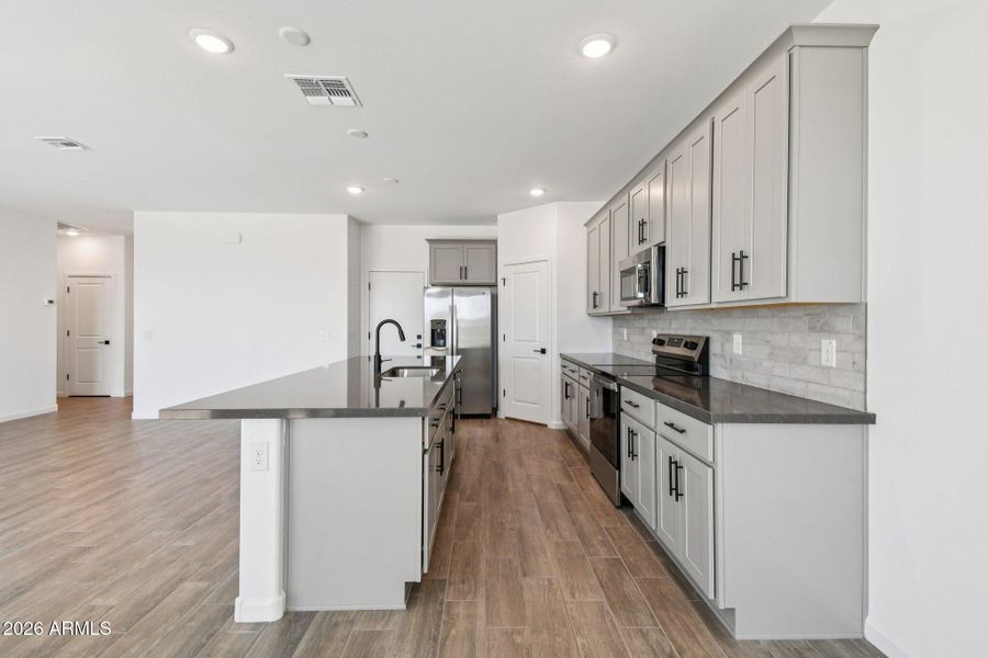 8-web-or-mls-W Tamarisk Ave-S1403-008