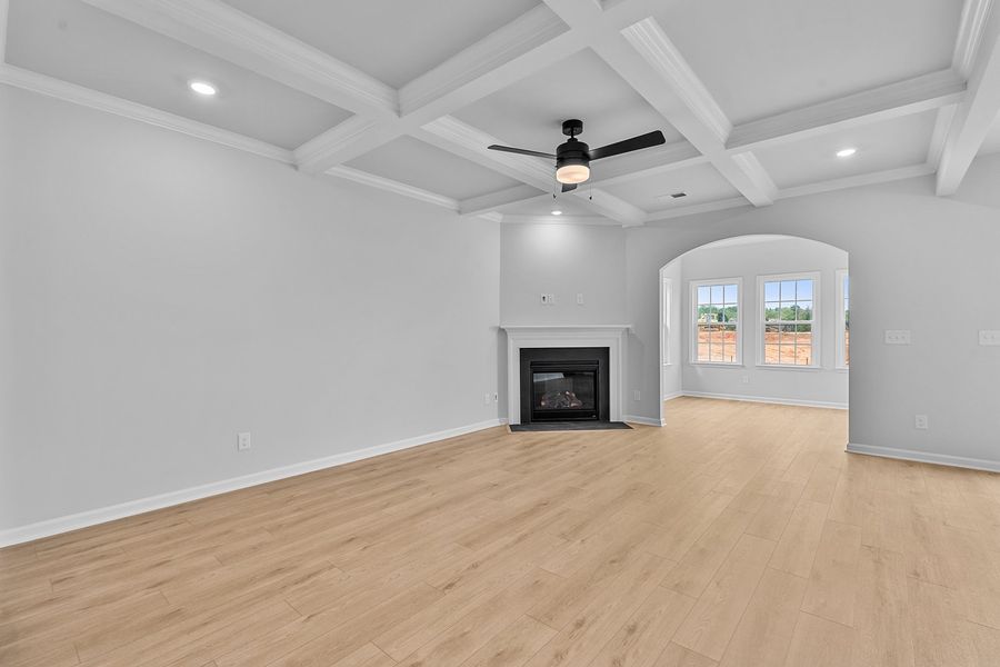 Spacious, unfurnished interior of a new home in Fieldstone, Lexington (Image 18).
