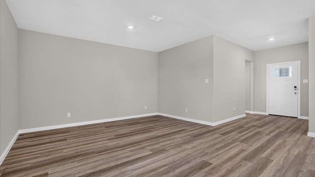 Spacious, unfurnished interior of a new home in Sandstone Estates, Granbury (Image 14).