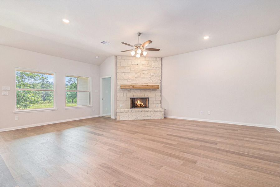 Spacious, unfurnished interior of a new home in Oakwood Ranch, Willis (Image 18).