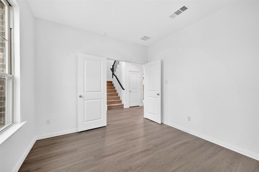 Spacious, unfurnished interior of a new home in Tarrytown, Crowley (Image 33).