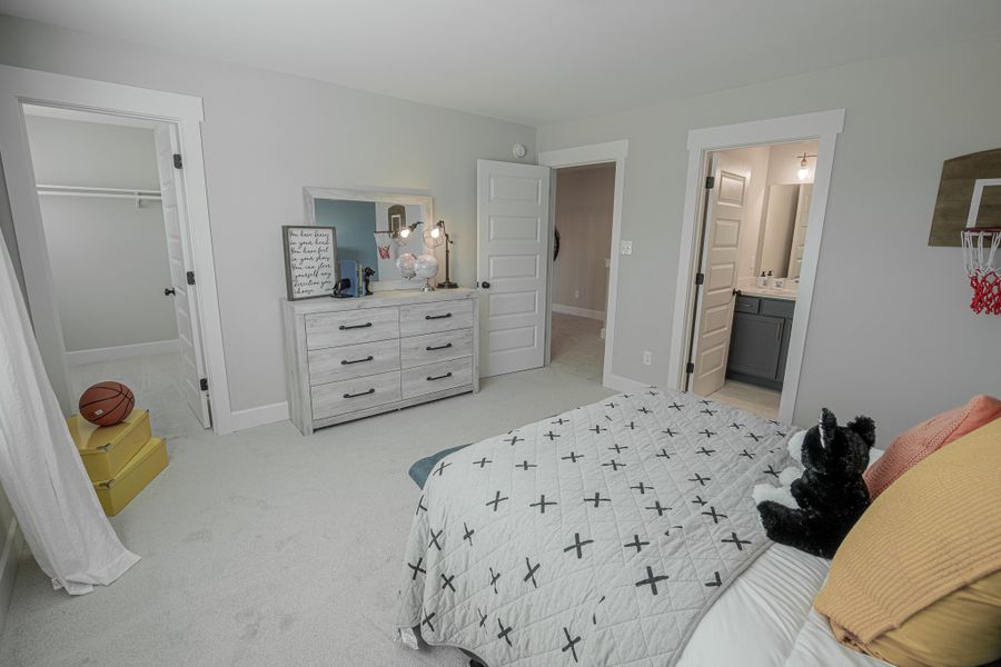 Representative furnished interior of a home built from the Huntington by Grant & Co in White Oak, Arlington (Image 19).