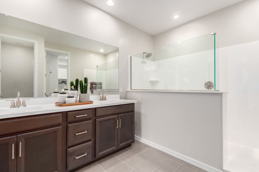 Representative furnished interior of a home built from the 40R1 by Taylor Morrison in Rancho Mercado, Surprise (Image 19).