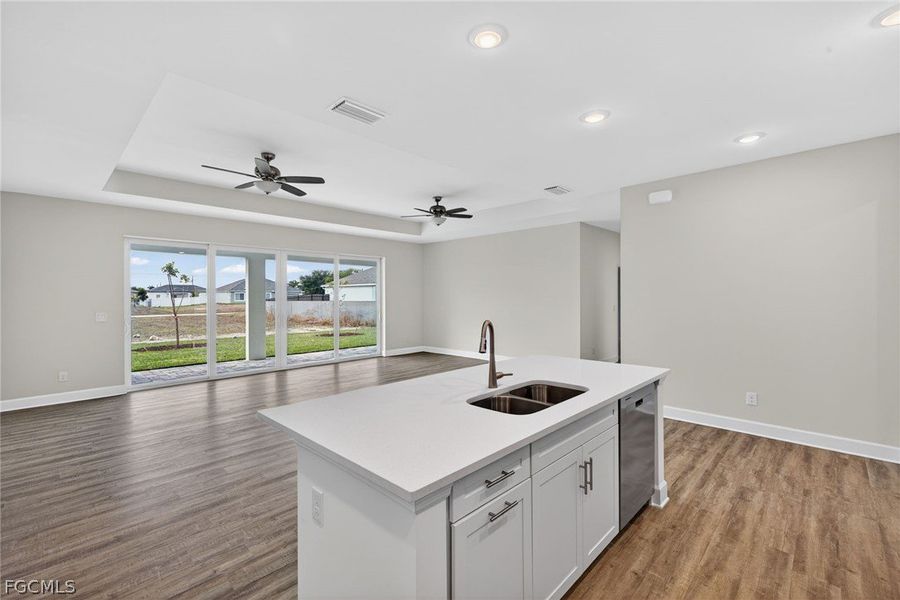 Spacious, unfurnished interior of a new home in Cape Coral, Cape Coral (Image 25).