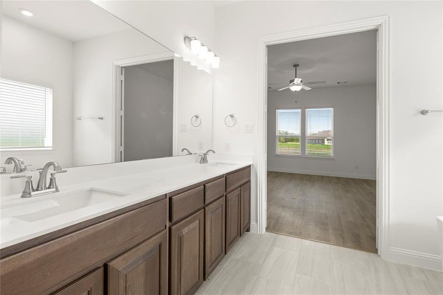 22. 4010 Tamarack - Bath (4) 22. 4010 Tamarack - Bath (4)