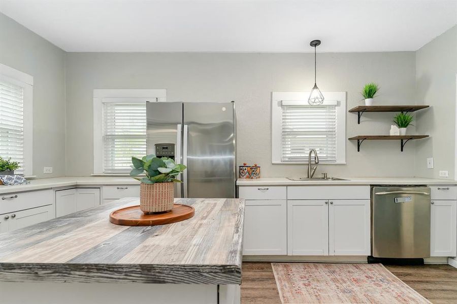 Furnished interior view inside a new home in , Cleburne (Image 6).