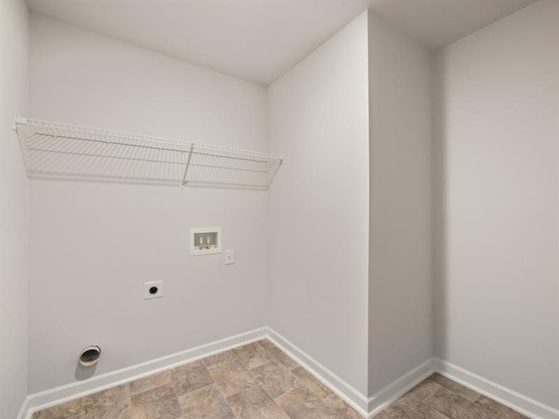 Spacious, unfurnished interior of a new home in Northwoods at Mirror Lake, Villa Rica (Image 37).