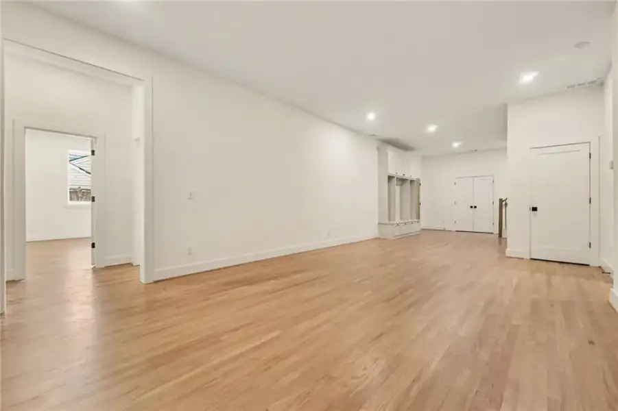 Spacious, unfurnished interior of a new home in , Atlanta (Image 47).