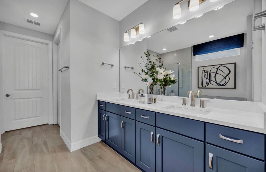 Furnished interior view inside a new home in Hyland Trail, Green Cove Springs (Image 3).