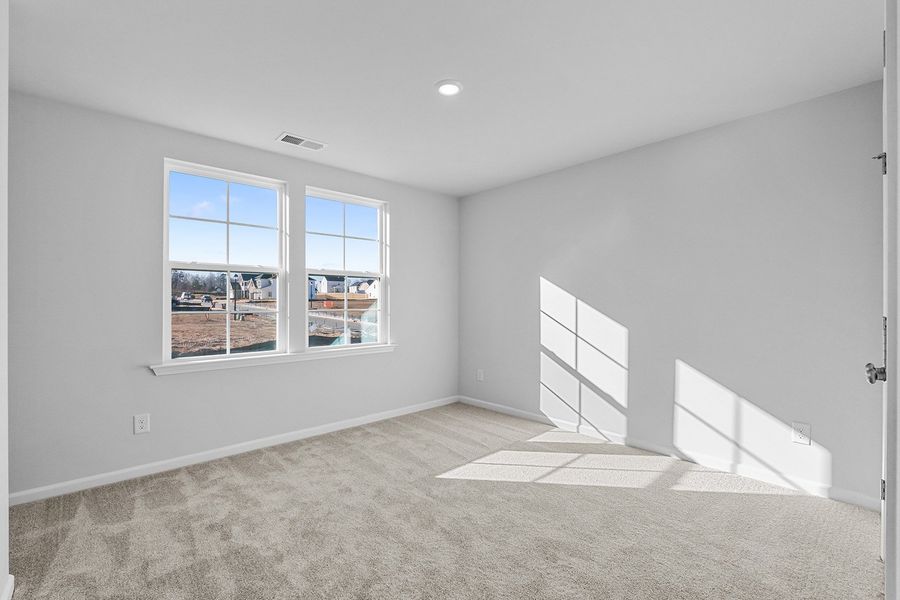 Spacious, unfurnished interior of a new home in Fieldstone, Lexington (Image 44).