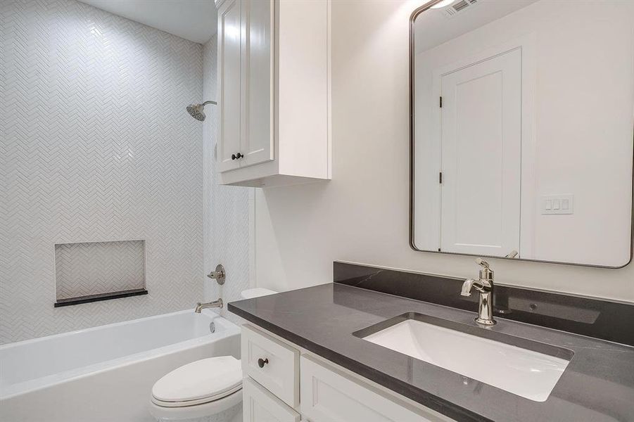 Furnished interior view inside a new home in , Grapevine (Image 37).