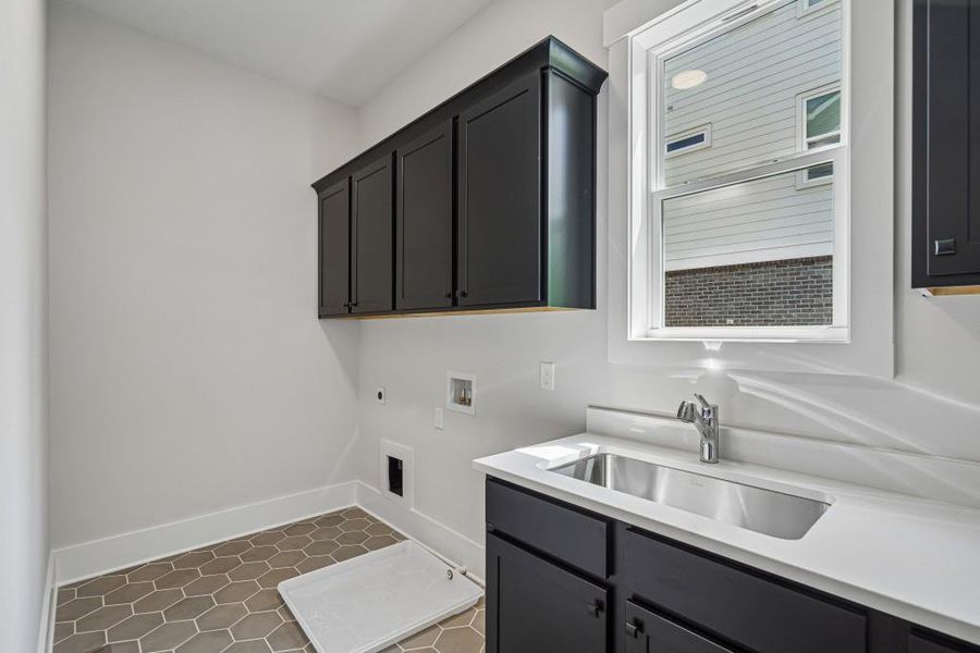 Furnished interior view inside a new home in Arden on Lanier, Cumming (Image 9).