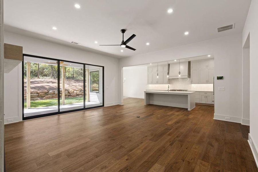 Spacious, unfurnished interior of a new home in Aster, Roswell (Image 24).