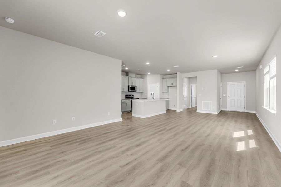 Spacious, unfurnished interior of a new home in , Ravenel (Image 26).