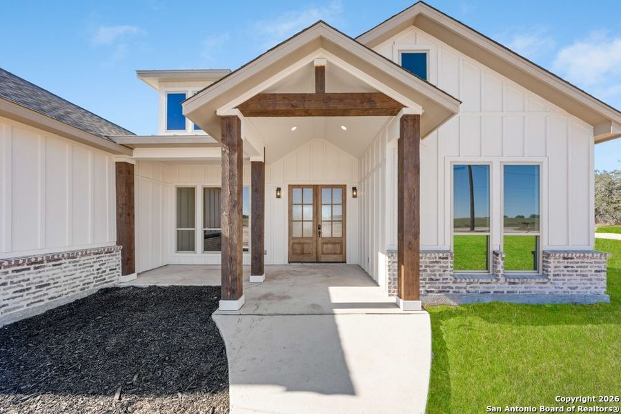 Exterior details and patio area of a home in , Poteet (Image 29).