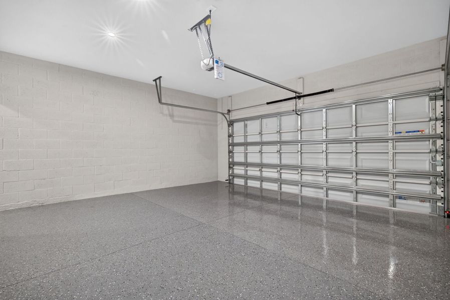 Spacious, unfurnished interior of a new home in Wellen Park, Venice (Image 17).