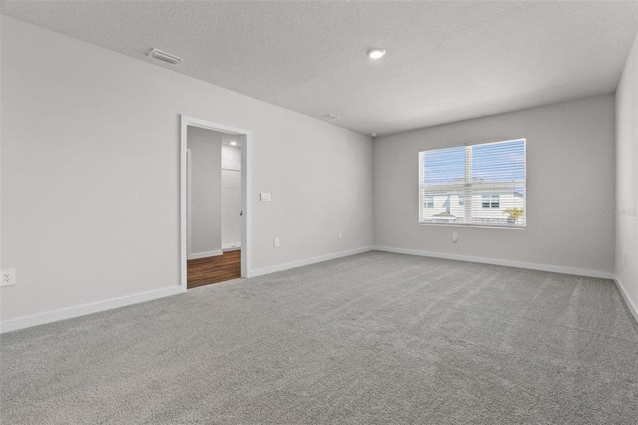 Spacious, unfurnished interior of a new home in , Bradenton (Image 44).