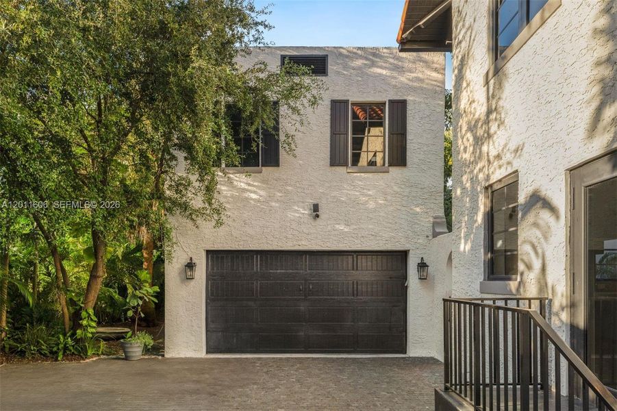 Exterior details and patio area of a home in , Miami (Image 24).