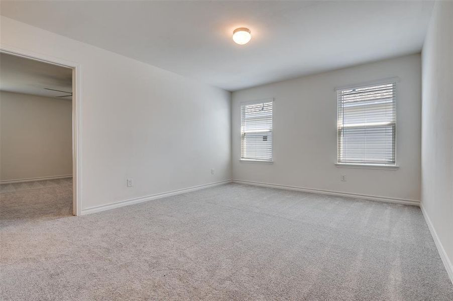 Spacious, unfurnished interior of a new home in Cottonwood Creek, Seagoville (Image 10).