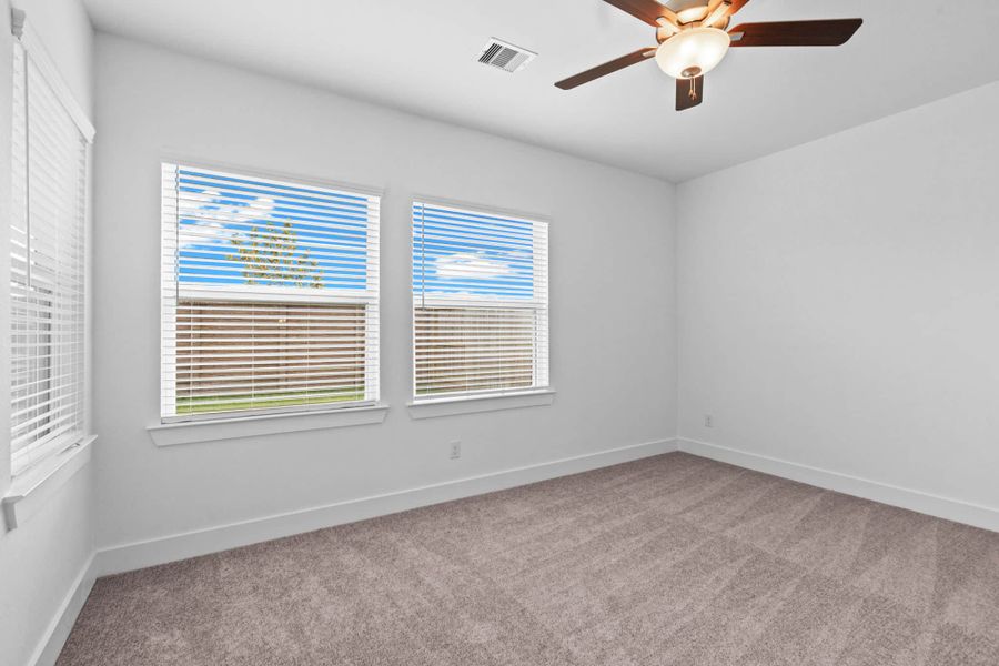 Spacious, unfurnished interior of a new home in Meridiana, Iowa Colony (Image 21).