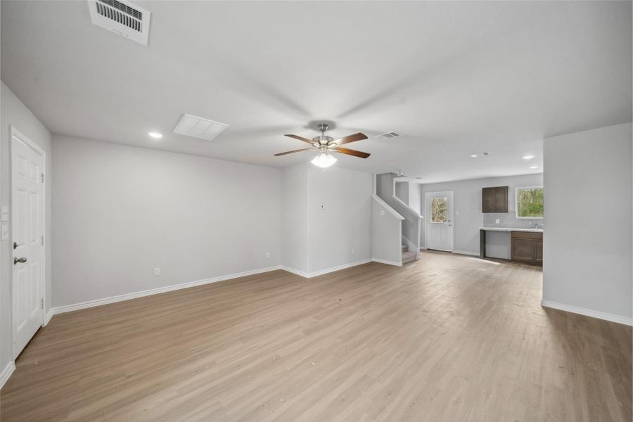Spacious, unfurnished interior of a new home in Hempstead, Hempstead (Image 8).