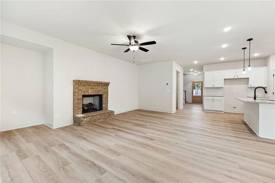 Spacious, unfurnished interior of a new home in , Dallas (Image 34).