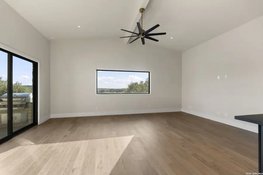 Spacious, unfurnished interior of a new home in , Canyon Lake (Image 57).