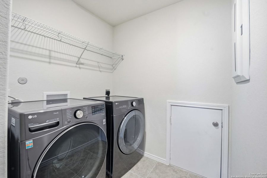 Close-up of interior finishes inside a home in Cinco Lakes, San Antonio (Image 11). Close-up of interior finishes inside a home in Cinco Lakes, San Antonio (Image 11).