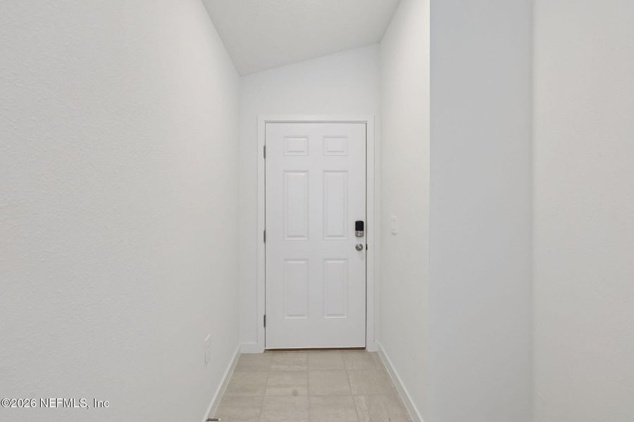 Spacious, unfurnished interior of a new home in Kings Preserve, Jacksonville (Image 15).