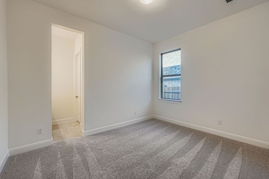 Spacious, unfurnished interior of a new home in 6 Creeks, Kyle (Image 8).