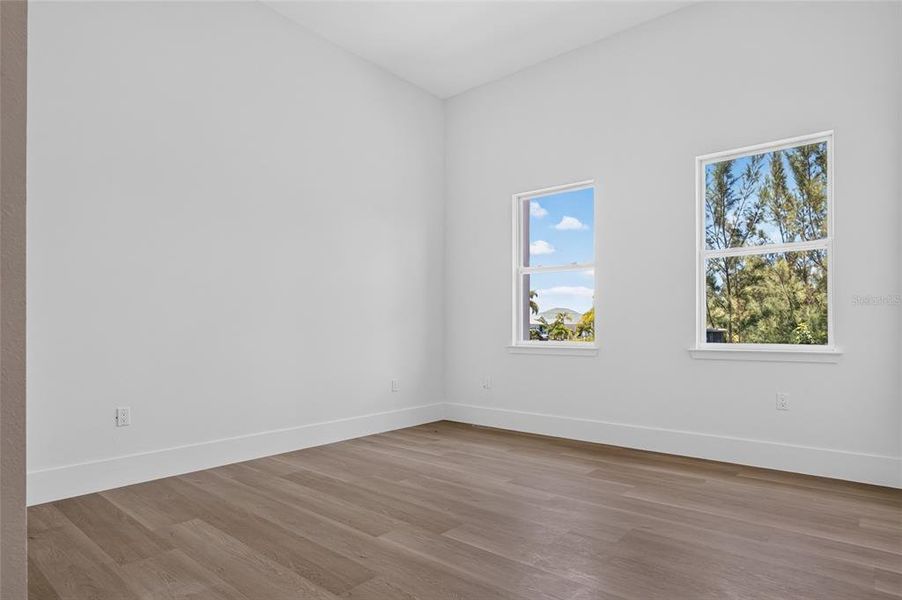 Spacious, unfurnished interior of a new home in , Port Charlotte (Image 41).
