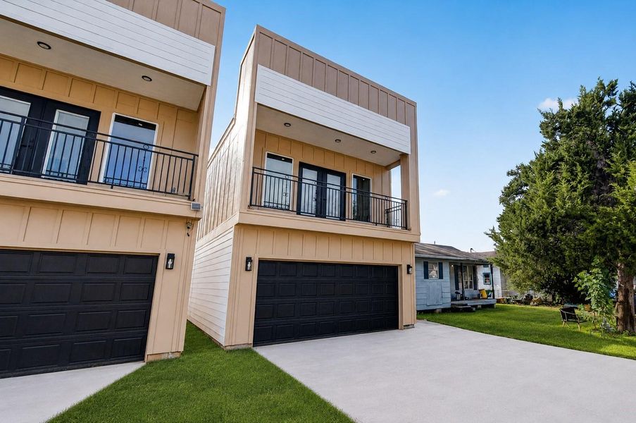 Front exterior of a new home in , Houston, TX, highlighting curb appeal (Image 23). Front exterior of a new home in , Houston, TX, highlighting curb appeal (Image 23).