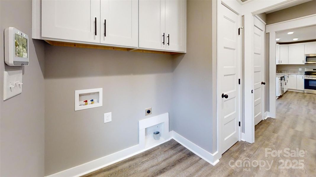 Spacious, unfurnished interior of a new home in , Lawndale (Image 17).