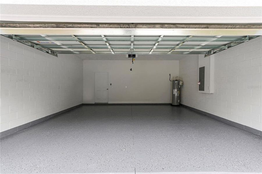 Spacious, unfurnished interior of a new home in , Ocala (Image 20).