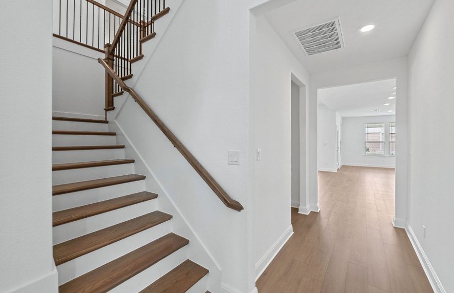 Spacious, unfurnished interior of a new home in Bluffview Reserve, Leander (Image 60).