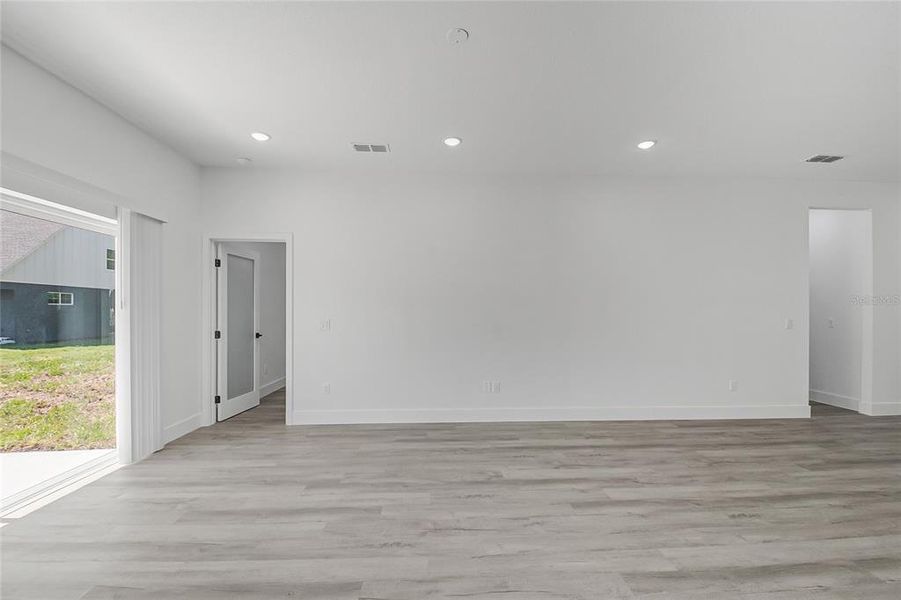 Spacious, unfurnished interior of a new home in , St. Cloud (Image 36).