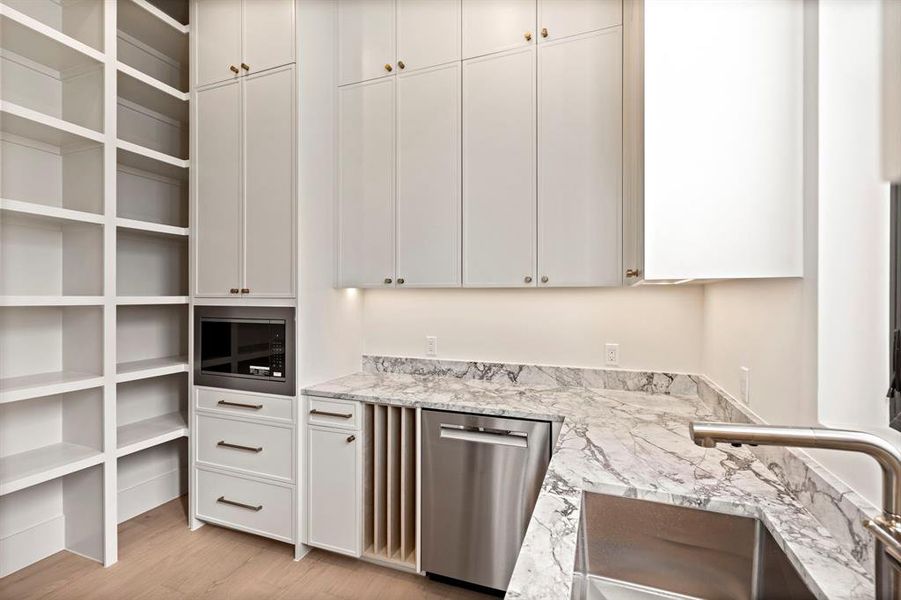 Furnished interior view inside a new home in , Dallas (Image 33).