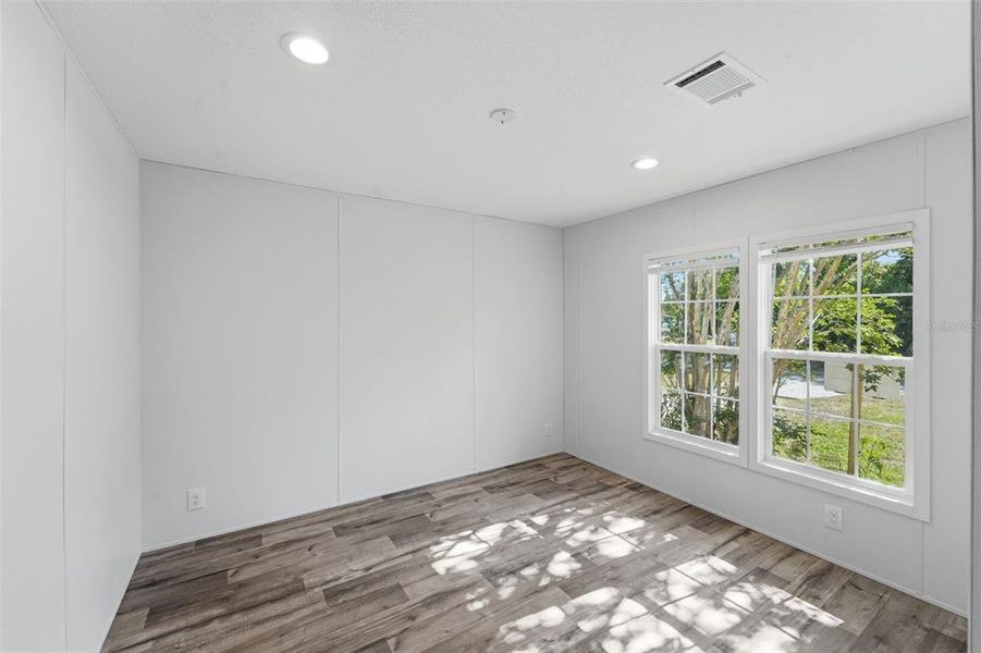Spacious, unfurnished interior of a new home in , Deland (Image 30).