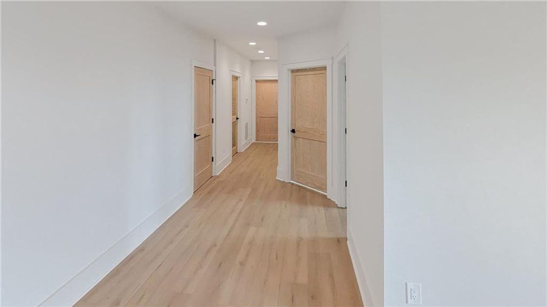 Spacious, unfurnished interior of a new home in , Jasper (Image 22).