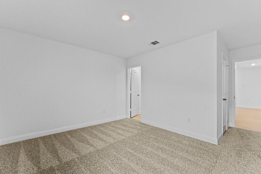 Spacious, unfurnished interior of a new home in Riverview, Georgetown (Image 20).