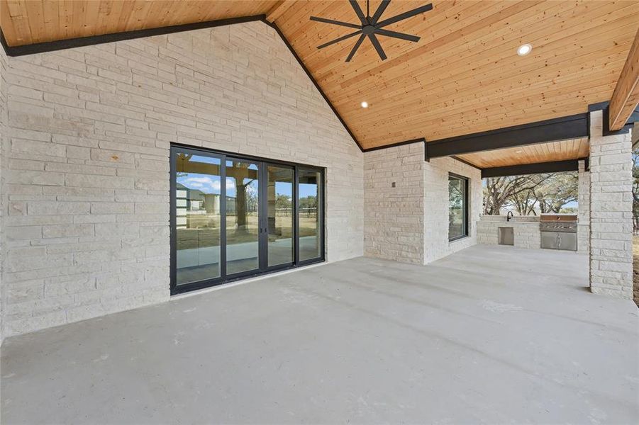 Exterior details and patio area of a home in , Temple (Image 4).