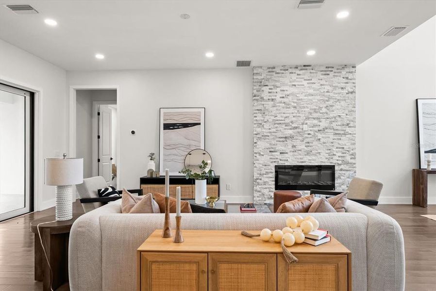 Furnished interior view inside a new home in , Orlando (Image 4).