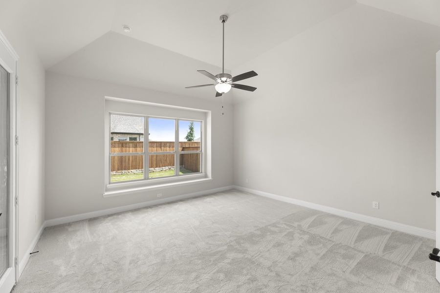 Spacious, unfurnished interior of a new home in River Ranch, Van Alstyne (Image 23).