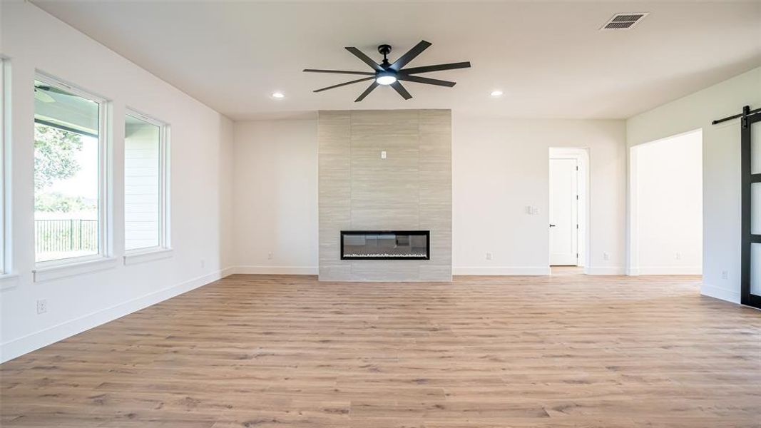 Spacious, unfurnished interior of a new home in , Burleson (Image 18).