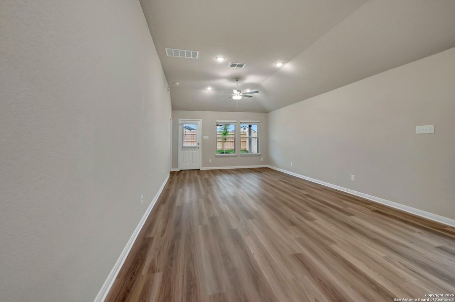 Spacious, unfurnished interior of a new home in Park Place, New Braunfels (Image 28).