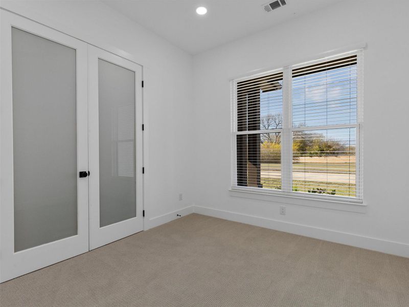Spacious, unfurnished interior of a new home in , Smithville (Image 32).