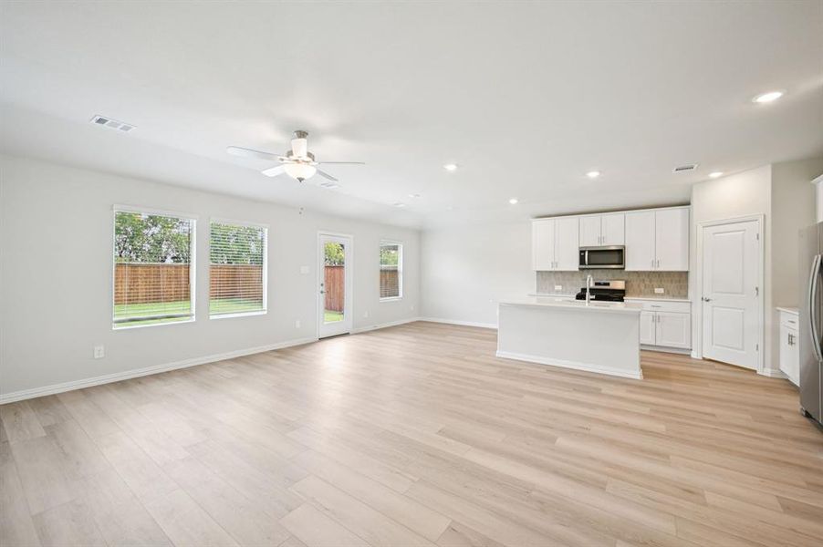 Photo is not of the actual home, but is an inspirational photo of builder’s model home and may depict options, furnishings, and/or decorator features that are not included. Photo is not of the actual home, but is an inspirational photo of builder’s model home and may depict options, furnishings, and/or decorator features that are not included.