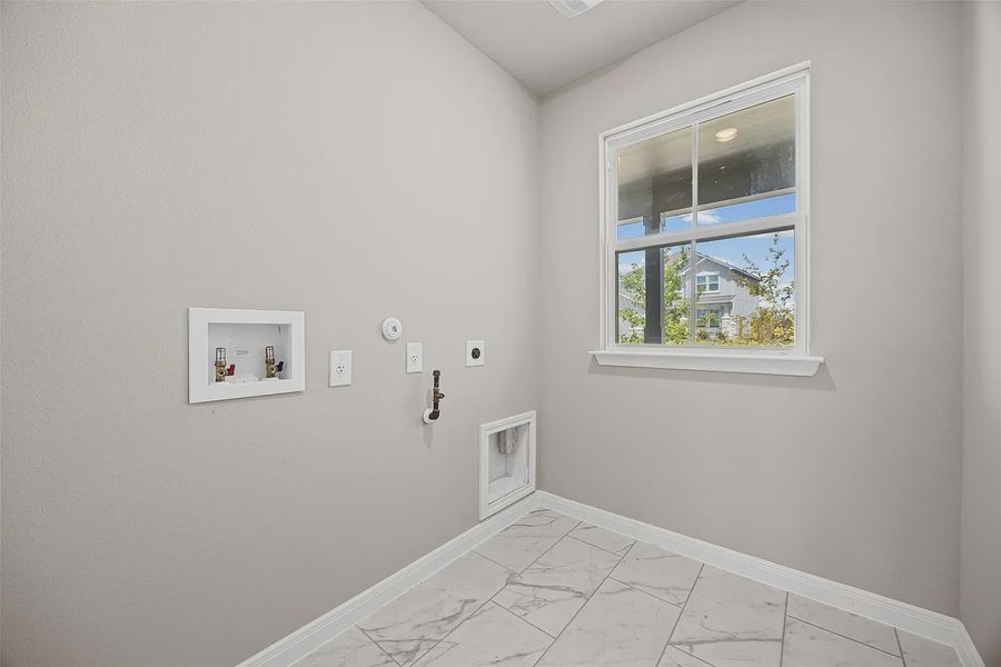 Spacious, unfurnished interior of a new home in Butler Farms, Liberty Hill (Image 14).