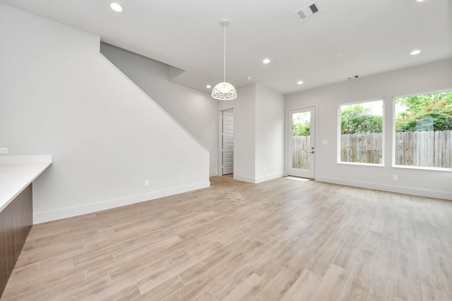 Spacious, unfurnished interior of a new home in Cay Landing, Houston (Image 32).