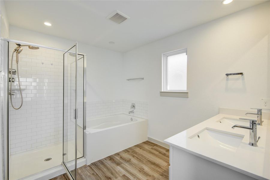 Furnished interior view inside a new home in , Rosharon (Image 12).